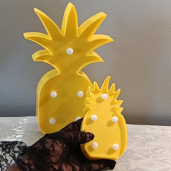 Yellow Pineapple LED Light ๐ SMALL - Picture 7 of 14